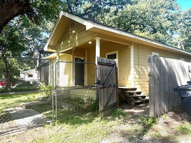 Photo - 905 Isbell Rd