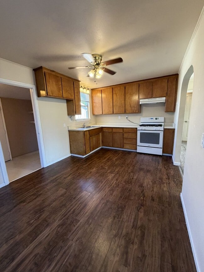 Photo - Charming 2/1 close to downtown!