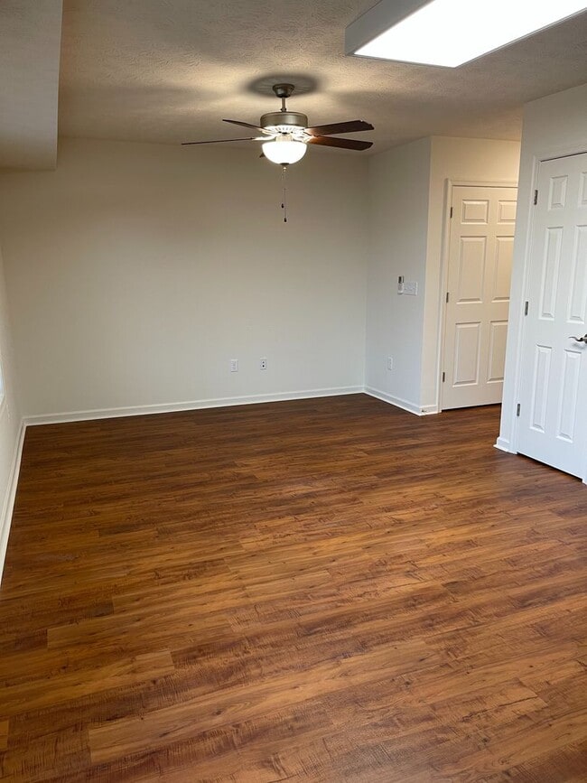 Photo - Like New One Bedroom Garden Apartment