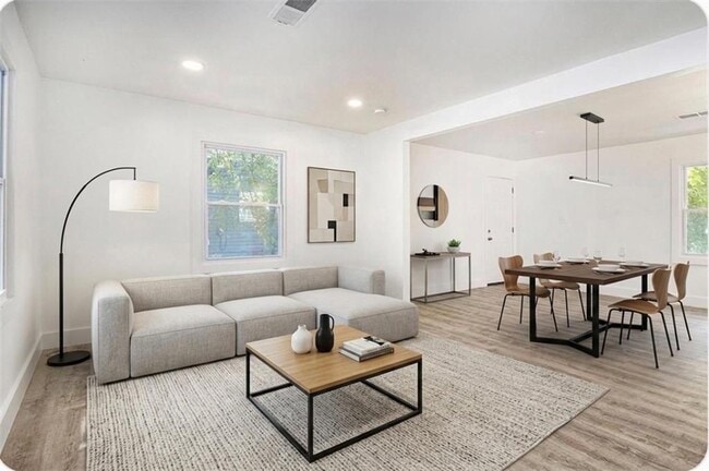Photo - 1317 Redford Dr SE