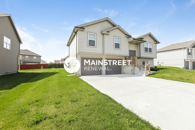 Photo - 3 Bedroom Pet-Friendly Home in Raymore, MO...