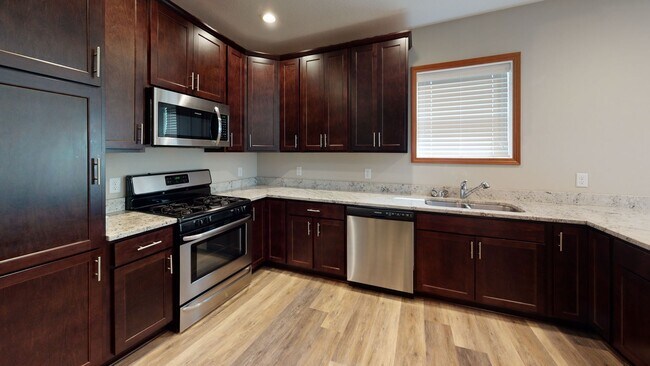 Building Photo - 1014 13th Ave SE Unit 2 Rental