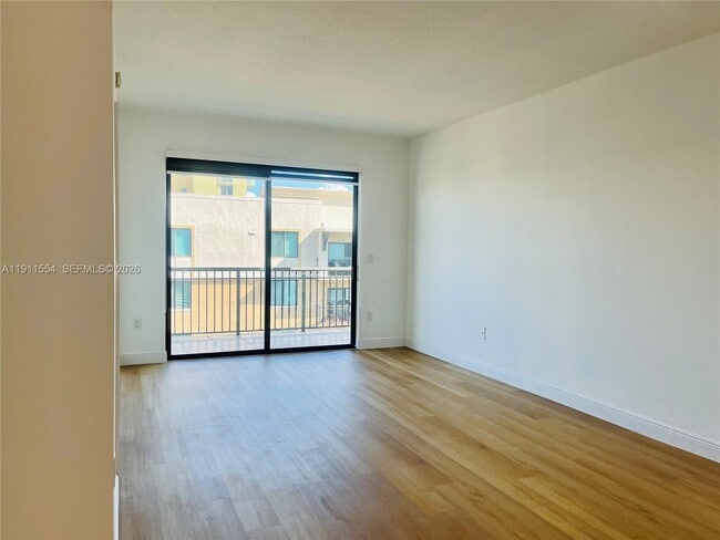 Building Photo - 3590 Coral Wy Unit 908