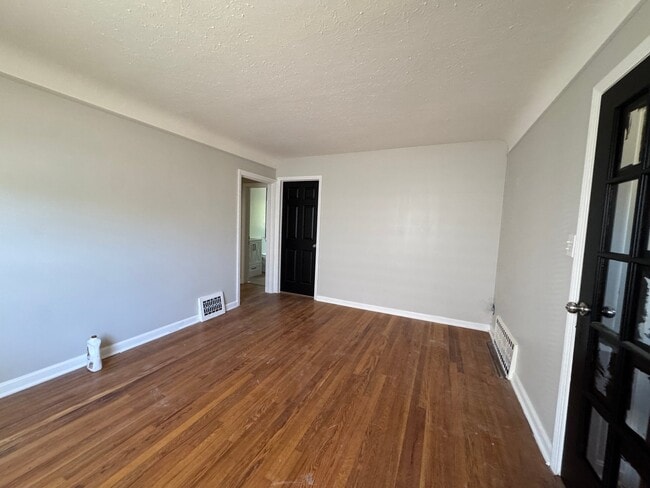 Photo - 21570 Priday Ave