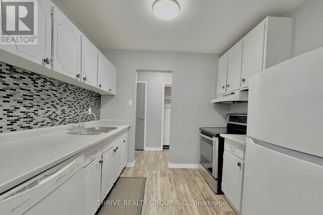 Photo - 635 Wonderland Rd S Unité 9