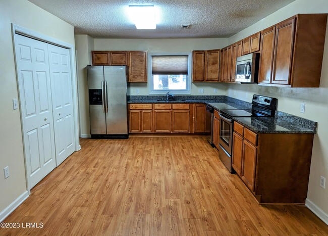 Photo - 611 Broad River Dr