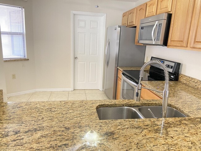 Building Photo - 5050 Ernst Ct