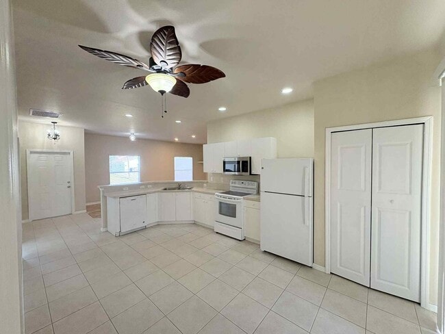 Photo - Charming 3-Bedroom 2 Bathroom and Garage in Lehigh Acres