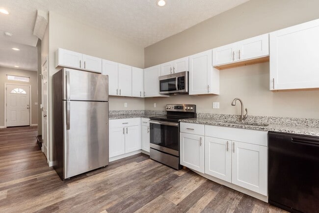 Photo - 1363 Summit St