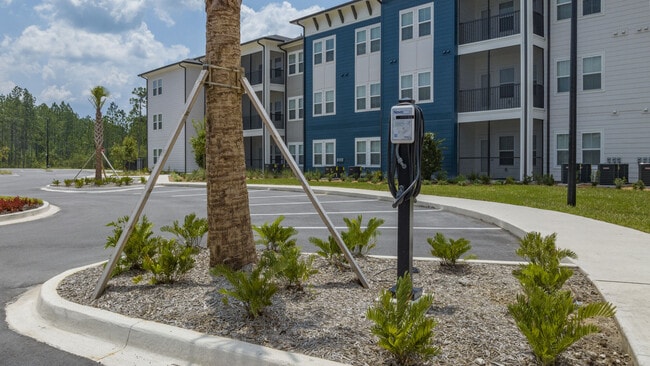 THE VANTAGE APARTMENTS