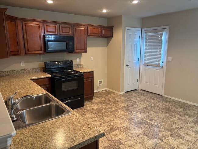 Photo - 630 Saddlehorn Dr