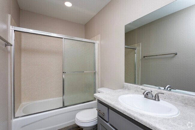2BR, 1BA - 958SF - Primary Bathroom