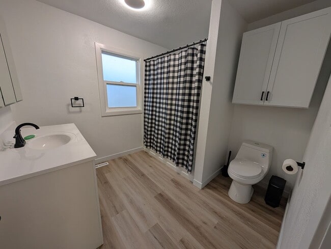 Photo - Gorgeous 3 Bed 2 Bath Orchards House with Shop