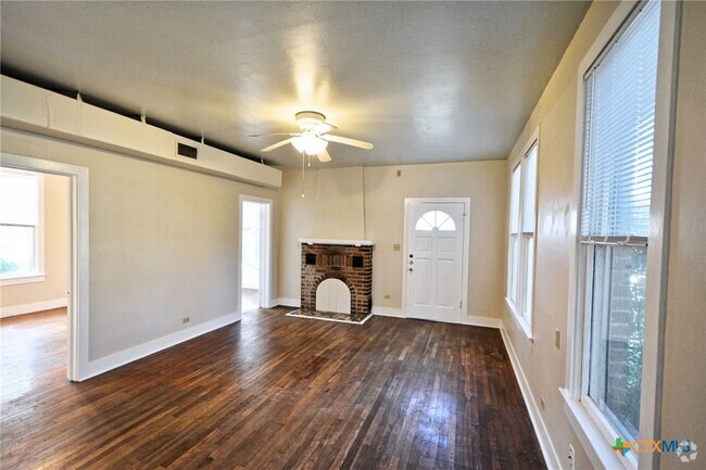 Building Photo - 1432 N Walnut Ave Rental