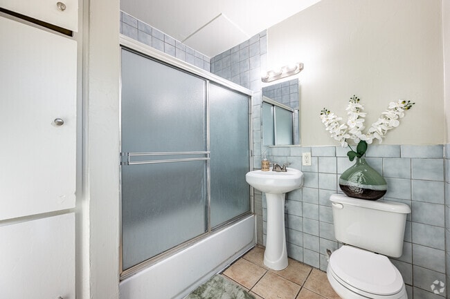 1 habitación, 1 baño - 600 pies cuadrados - Baño