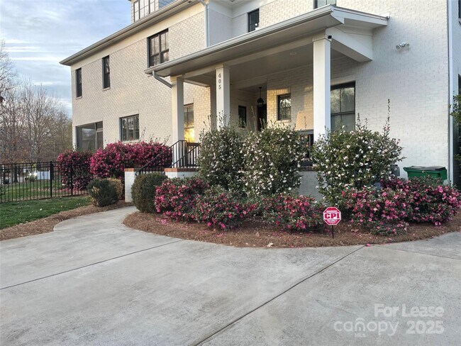 Photo - 407 Louise Ave