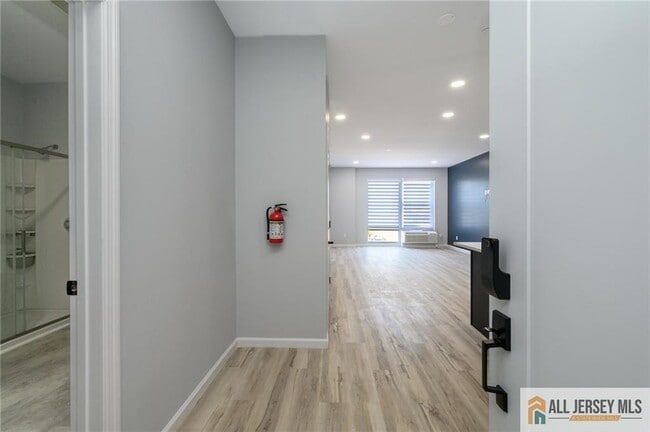Photo - 202 W 7th St Unit 2C