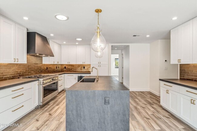 Photo - 9046 N 28th St