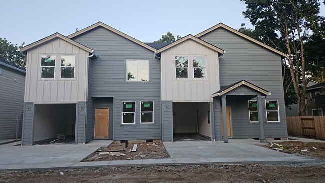 Building Photo - 3198 NE Division St Rental