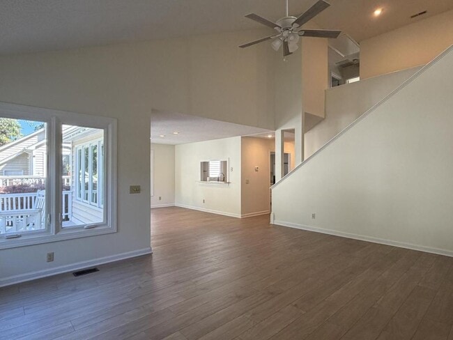 Photo - 305 Wimbledon Ct