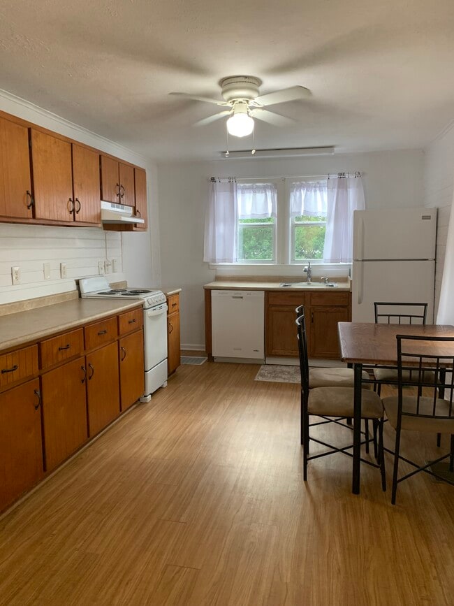 New appliances - 118 E Lakeshore Dr Unit B