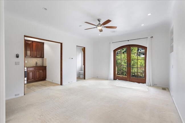 Building Photo - 10141 Grandview Dr. #A-2 | Studio | 1 bath Unit 1041 Grandview Dr. #A-2 Rental