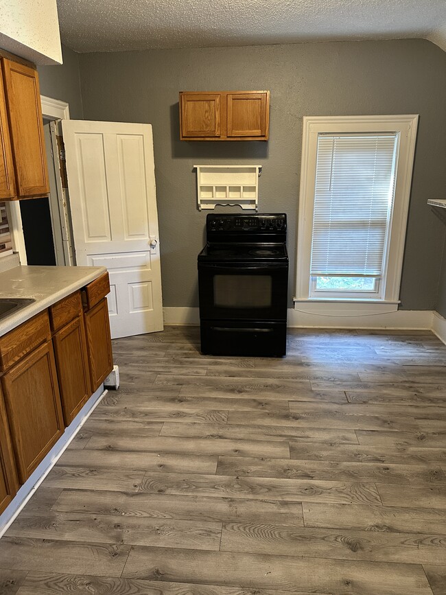 Photo - 216 Ferry St