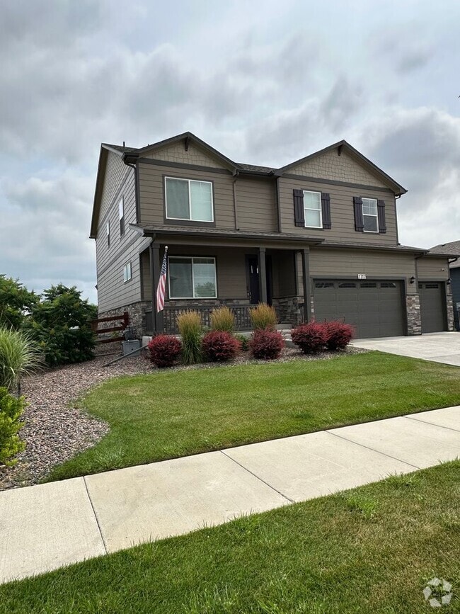 Building Photo - Gorgeous 5 Bed, 3 Bath House Raindance Com...