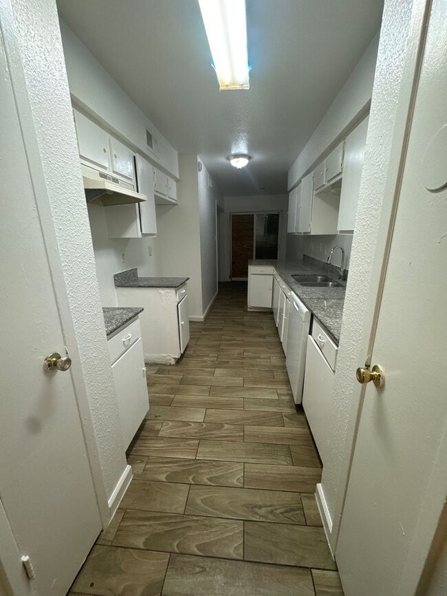 3 bed, 2 bath 1st floor condo - 3 bed, 2 bath 1st floor condo