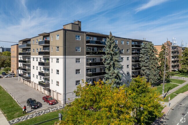 Photo - 4900 Bathurst Street