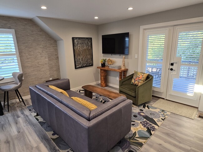 Área de estar - 904 Station St Unidad The Nest