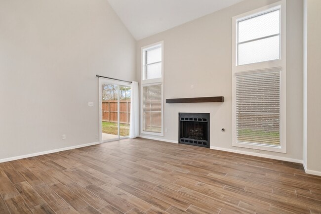 Photo - 1931 Invermere Dr