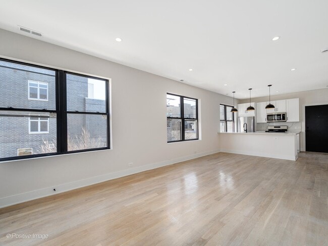 Photo - 846 N Ashland Ave Unit 2R