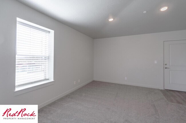 Photo - Charming 2 Bedroom End Unit Condo - Pet Friendly!