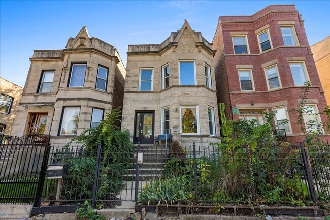 Building Photo - 3145 W Augusta Blvd Unit 2