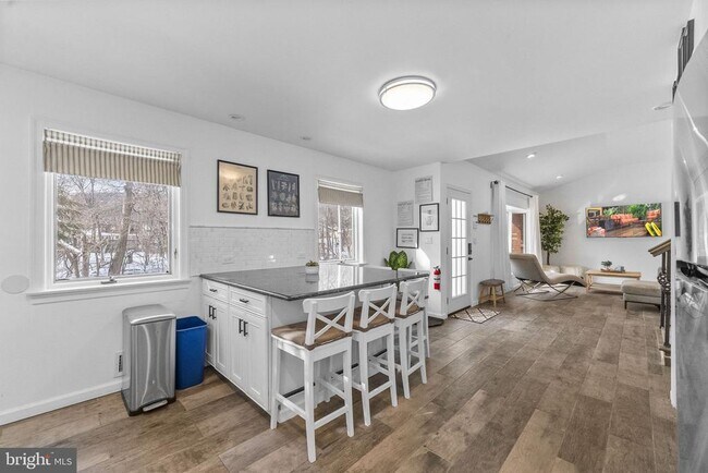 Photo - 191 Lakeshore Dr