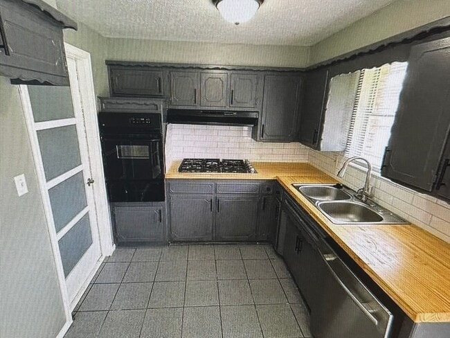 Photo - Cute 3 bed 1 and a 1/2 bath, updates throughout!