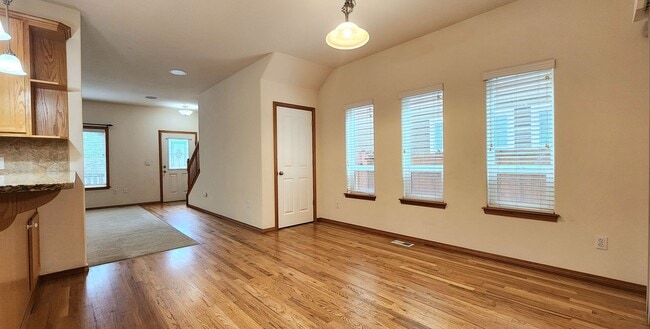 Photo - Home in Everett 3 Beds 2.5 bath - Pet Frie...
