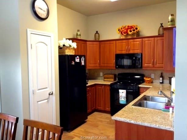 Photo - 2810 Silver Oak Dr