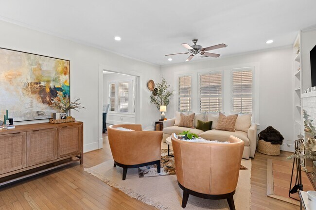 Photo - 1002 W Cottage St