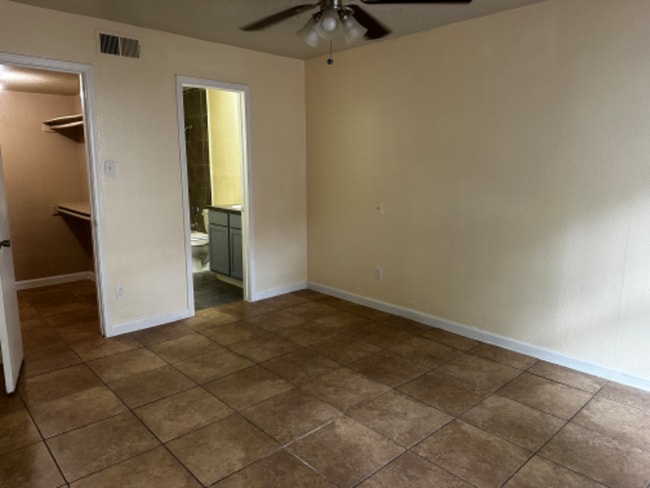 Photo - 9797 Leawood Blvd