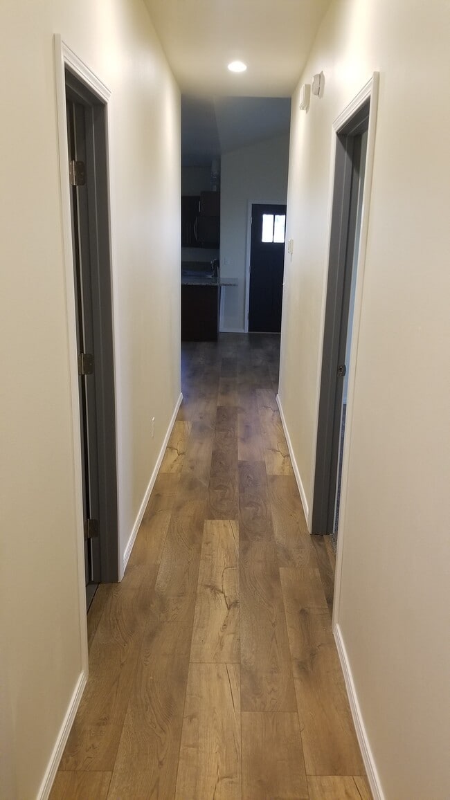 Photo - 1412 W Lakeside Dr