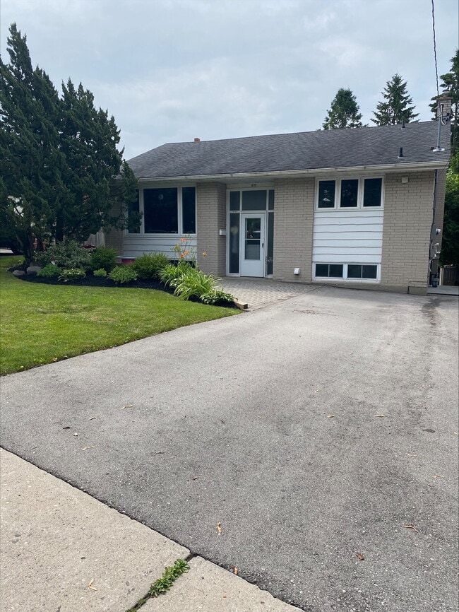 Photo - 1075 Willowdale Av