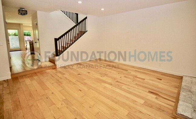 Photo - Tech-Enabled Sausalito Townhouse | Remodeled, Loft, Community Pool & 2 Carports - FOUNDATION