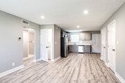 2BR, 1BA - 950SF