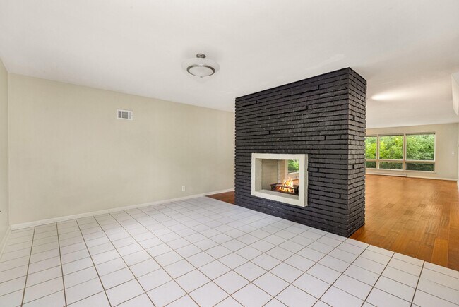 Photo - 214 E Spooner Rd