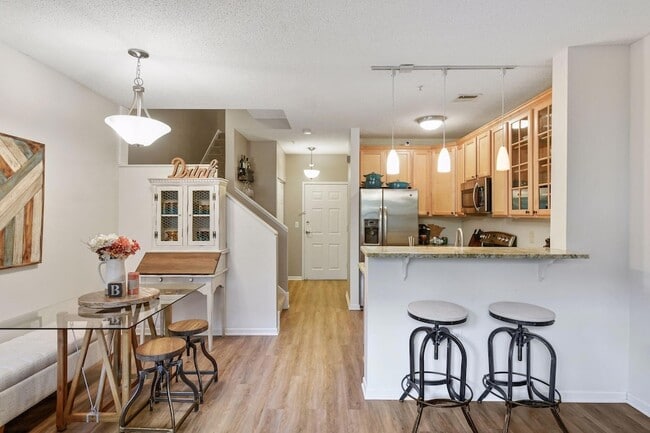 Photo - 680 N 2nd St