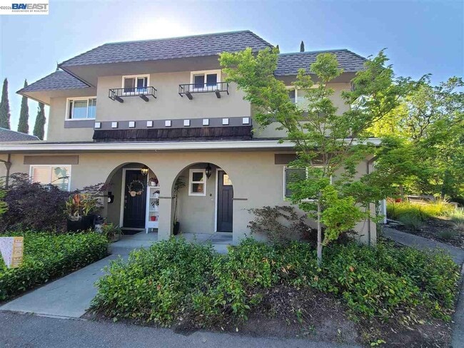 Building Photo - 749 Palomino Dr