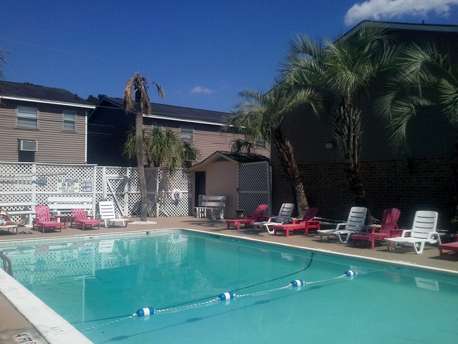 Swimming Pool - Forest Cove Apartments