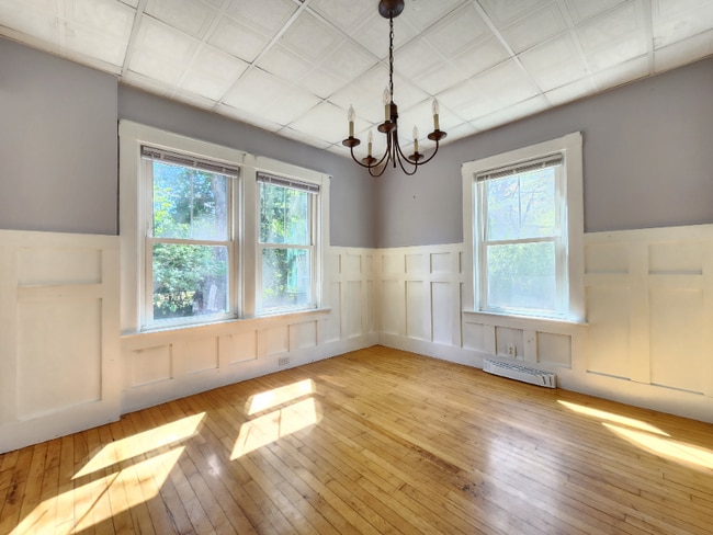 Photo - 387 College Ave